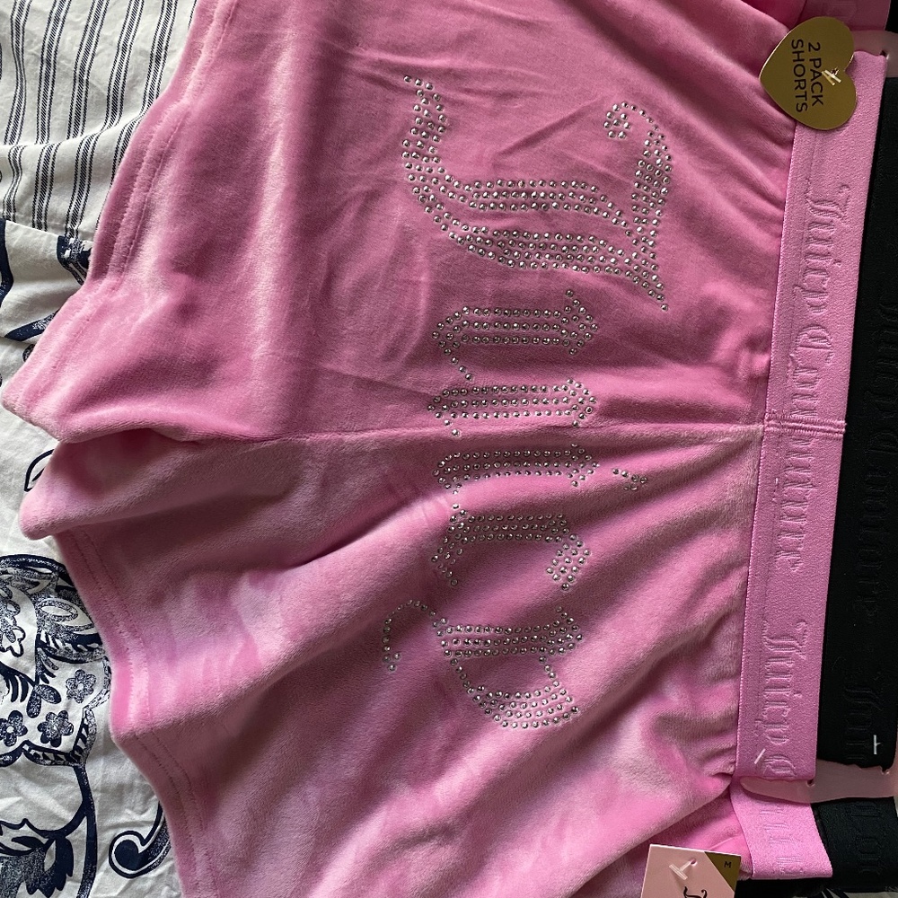 Juicy shorts